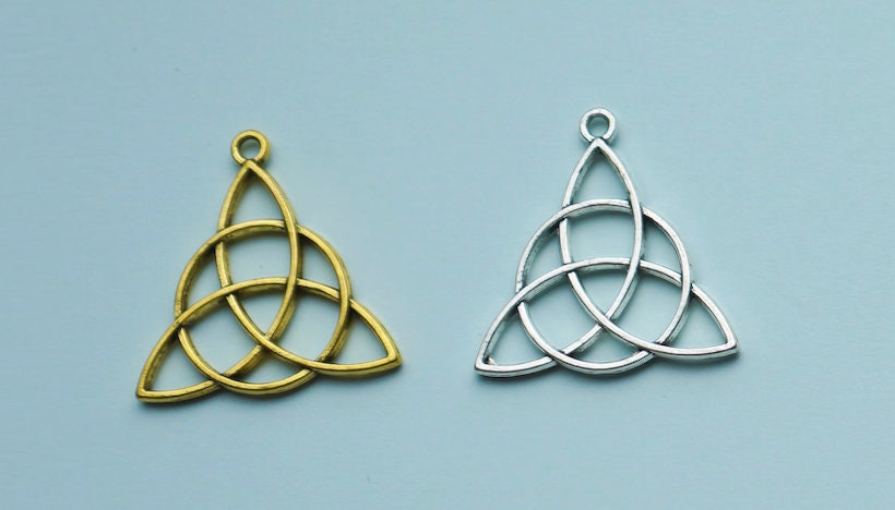 Triquetra Charm Choker