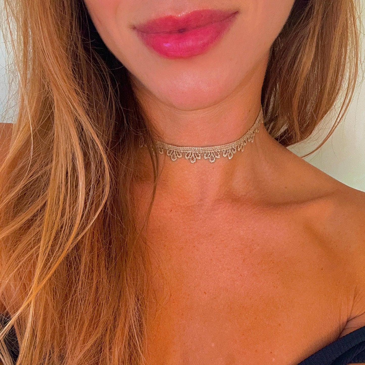 Golden Beige Scalloped Choker