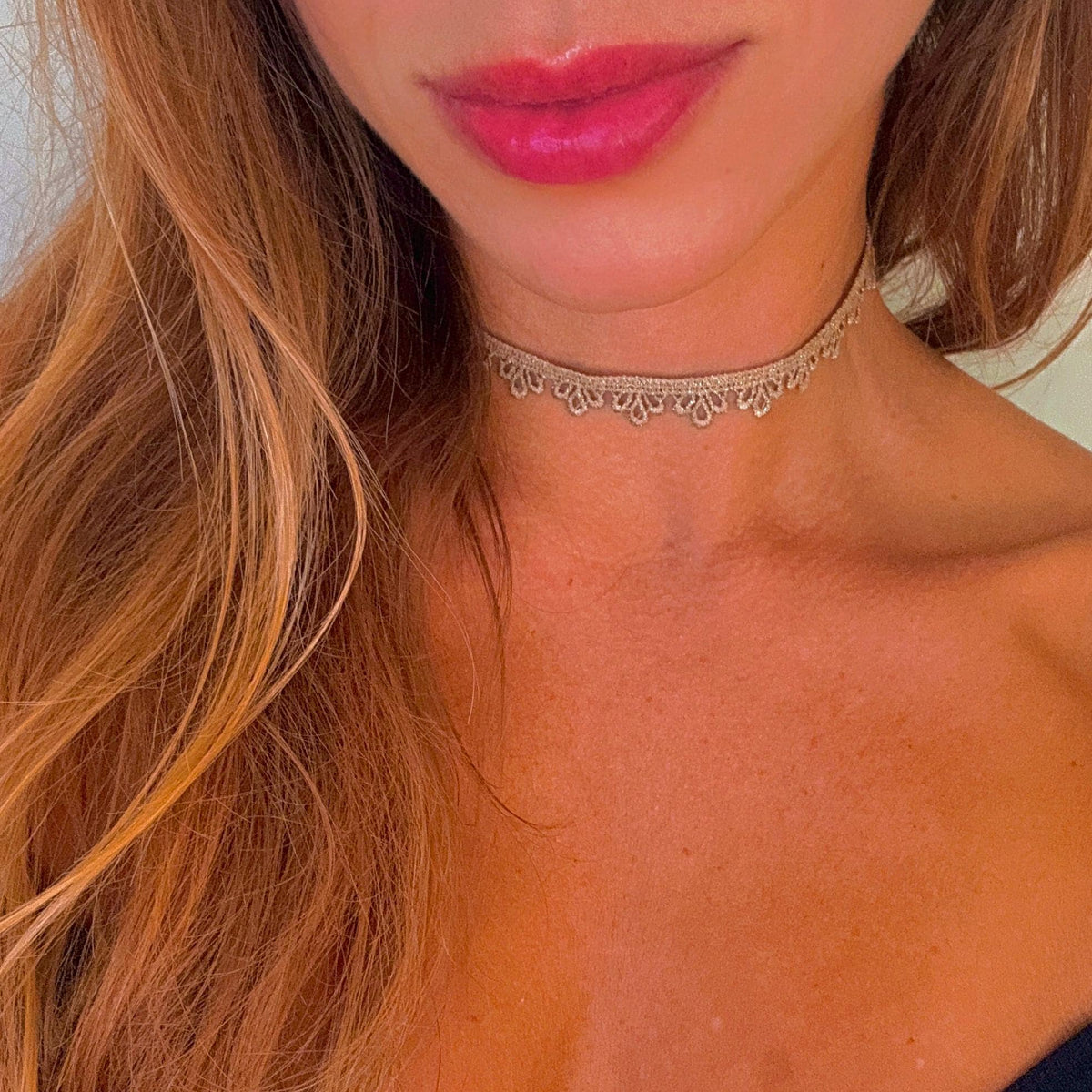 Golden Beige Scalloped Choker