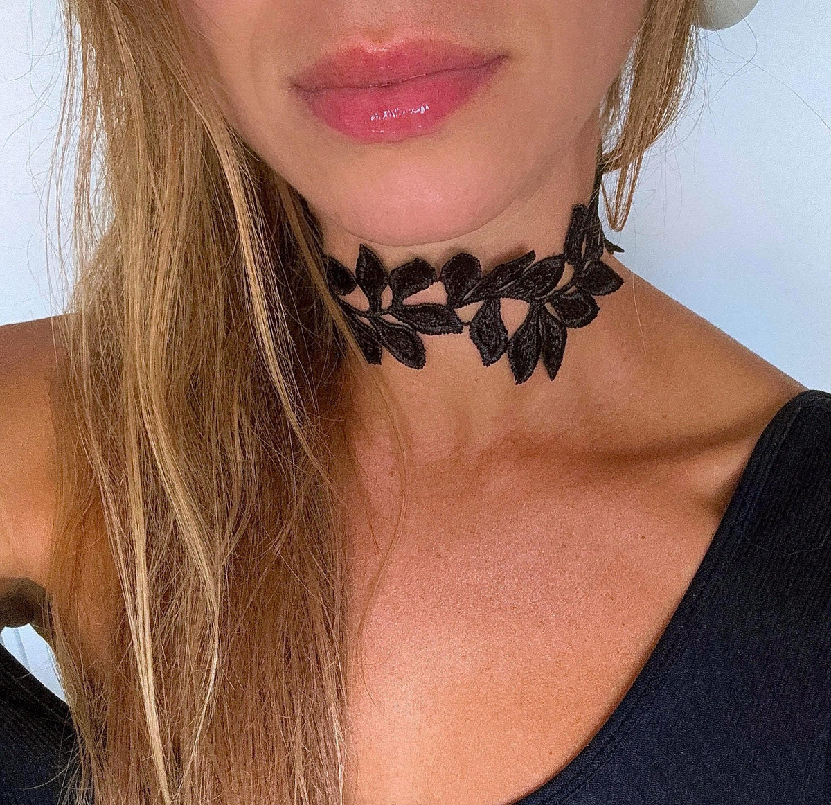 Elegant Leaves Lace Choker
